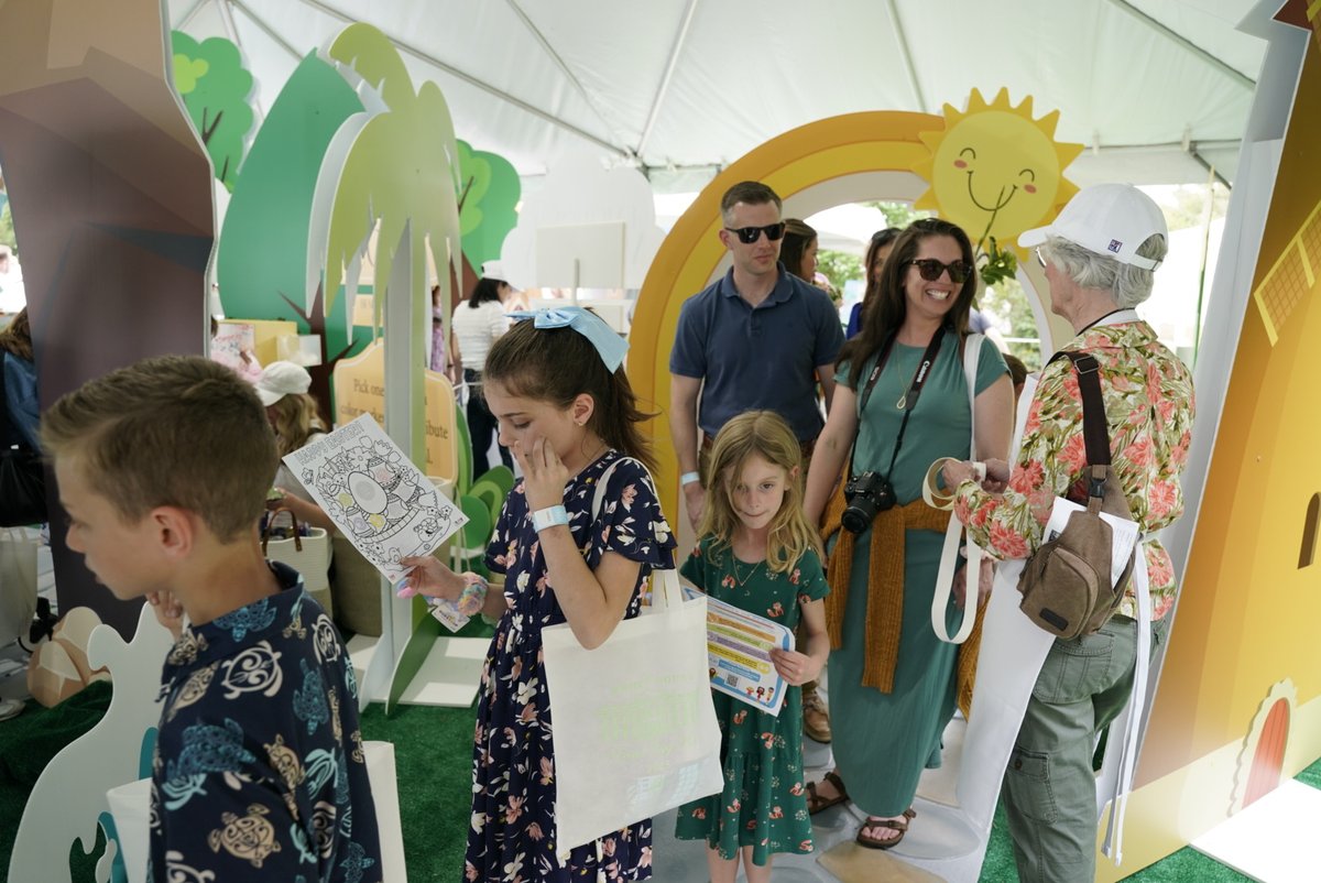 There’s no shortage of fun at today’s White House Easter Egg Roll, from bubbles to flowers to soccer to coloring! 🫧🌺⚽️🖍️