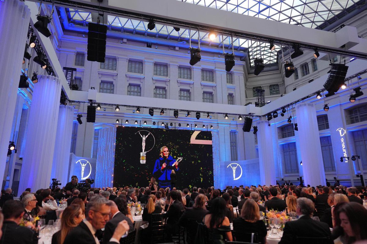 Isabel Díaz Ayuso (@idiazayuso) on Twitter photo Madrid brilla como capital mundial del deporte y acoge los premios internacionales más importantes con alegría y orgullo: los #Laureus.
Enhorabuena <a href="/AlmeidaPP_/">José Luis Martínez-Almeida</a> y @comunidadmadrid por hacer de esta región capital el mejor lugar del mundo. Madrid brilla como capital mundial del deporte y acoge los premios internacionales más importantes con alegría y orgullo: los #Laureus.
Enhorabuena <a href="/AlmeidaPP_/">José Luis Martínez-Almeida</a> y @comunidadmadrid por hacer de esta región capital el mejor lugar del mundo.