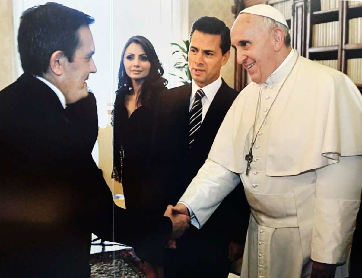 Saludé al Papa Francisco dos veces en mi vida: la primera, en una visita de Estado al Vaticano; y la segunda, en su visita a México. Pocos personajes me han impactado tanto. Su mirada y su gesto transmitían la integridad plena de un hombre y su amor incondicional por el prójimo,
