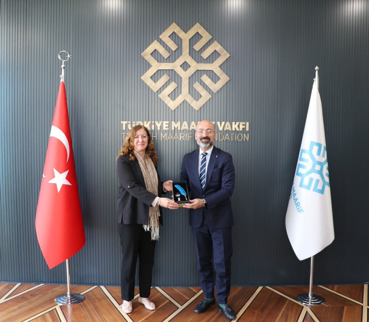 Türkiye Maarif Vakfı (@tmaarifvakfi) on Twitter photo Yeni atanan Burkina Faso Büyükelçimiz Feriba Duygu Hokkacı Esirgen, Başkanımız <a href="/Mahmut_M_Ozdil/">Mahmut M. Özdil</a> ’i ziyaret etti.
Ziyarette Vakfımızın ülkedeki faaliyetleri hakkında görüşüldü.
<a href="/TC_VagaduguBE/">Türkiye in Burkina Faso</a> Yeni atanan Burkina Faso Büyükelçimiz Feriba Duygu Hokkacı Esirgen, Başkanımız <a href="/Mahmut_M_Ozdil/">Mahmut M. Özdil</a> ’i ziyaret etti.
Ziyarette Vakfımızın ülkedeki faaliyetleri hakkında görüşüldü.
<a href="/TC_VagaduguBE/">Türkiye in Burkina Faso</a>