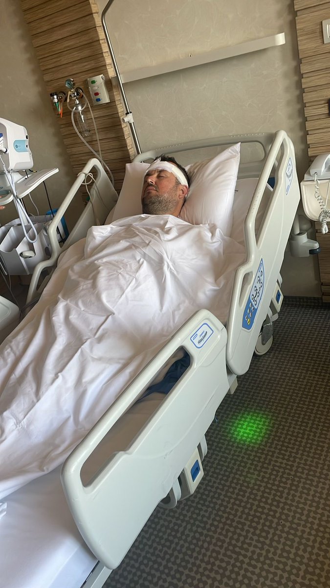 Allah’ın izniyle bunu da atlattık.  ilk olarak sol, şimdi de sağ kulak zarı ameliyatı geçirdim. Başta #acıbadembodrum hastanesi doktorlarından değerli hocam @drmuratdutipek  ile hastane yöneticilerimize ve kıymetli personellerine yakın ilgisi ve destekleri için teşekkürler 🙏