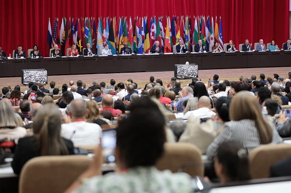"El futuro de la salud necesita miradas integradoras. No podemos responder de manera fragmentada", expresó <a href="/japortalmiranda/">José Angel Portal Miranda</a>  al dejar inaugurada este 21 de abril la V Convención Internacional Cuba-Salud 2025,en La Habana, Cuba
#CubaPorLaVida