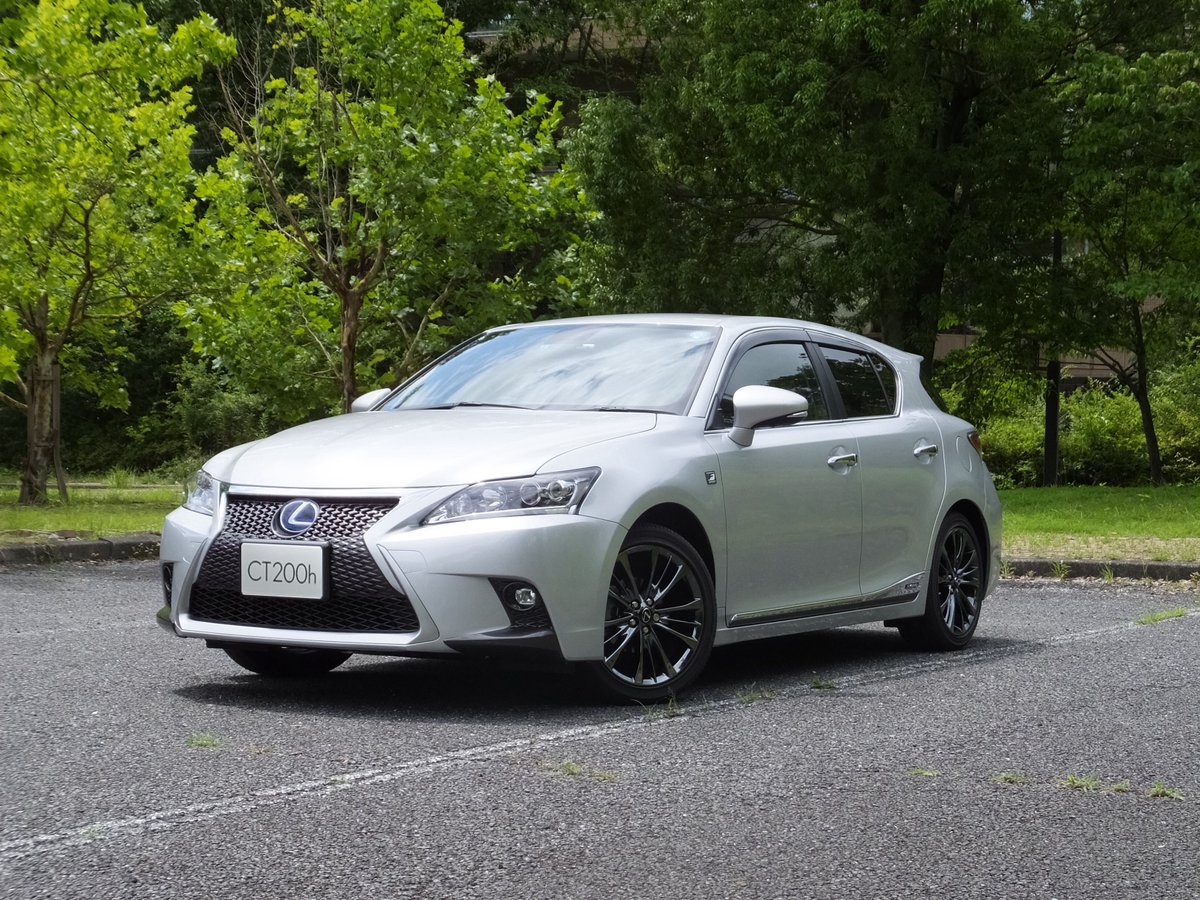 sword0520's tweet photo. #前車もお気に入り見た人もやる
人生一度は #レクサス オーナーに...
セダンのHSとDセグのISも気になりながらも、やっぱりCセグメントのハッチバックに乗りたくて #CT200h を注文📝
注文時から銀色と走行距離から下取りは悪いですよって担当から言われて正直カーライフは楽しめなかった😩 https://t.co/HT1U0qNgAz