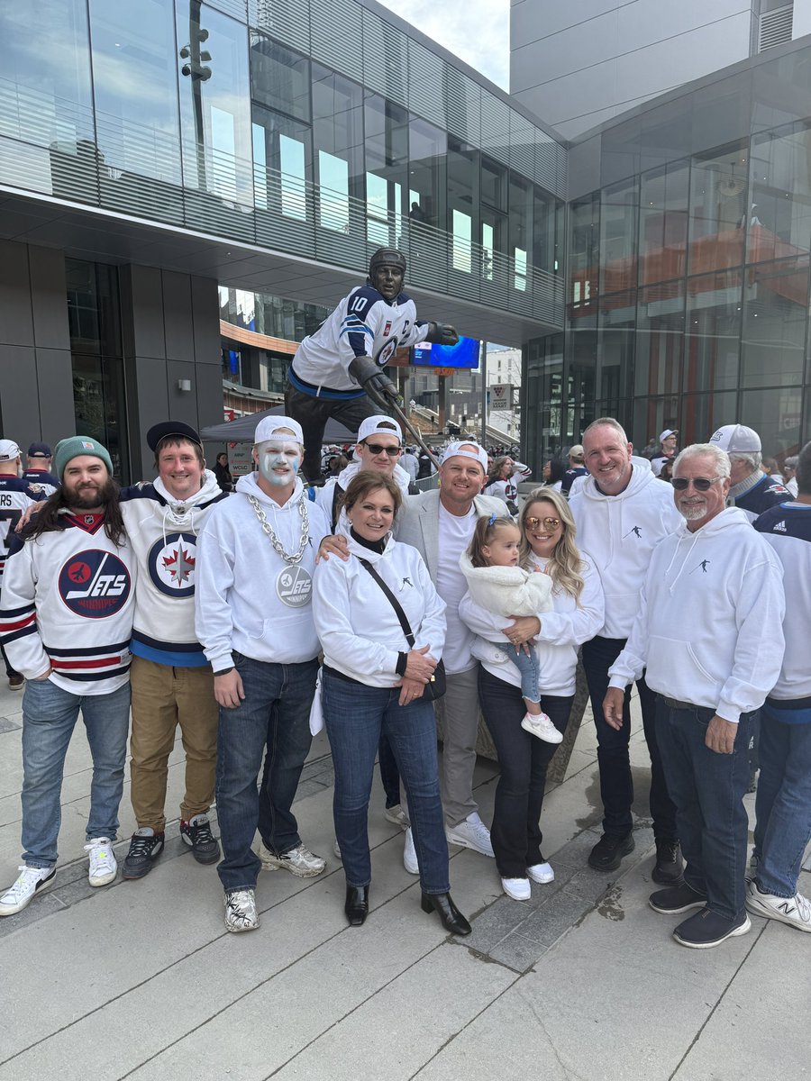 NHLJets's tweet photo. The Hawerchuk fam is ready for Game 2 💙 https://t.co/Wh4jS5zlSn