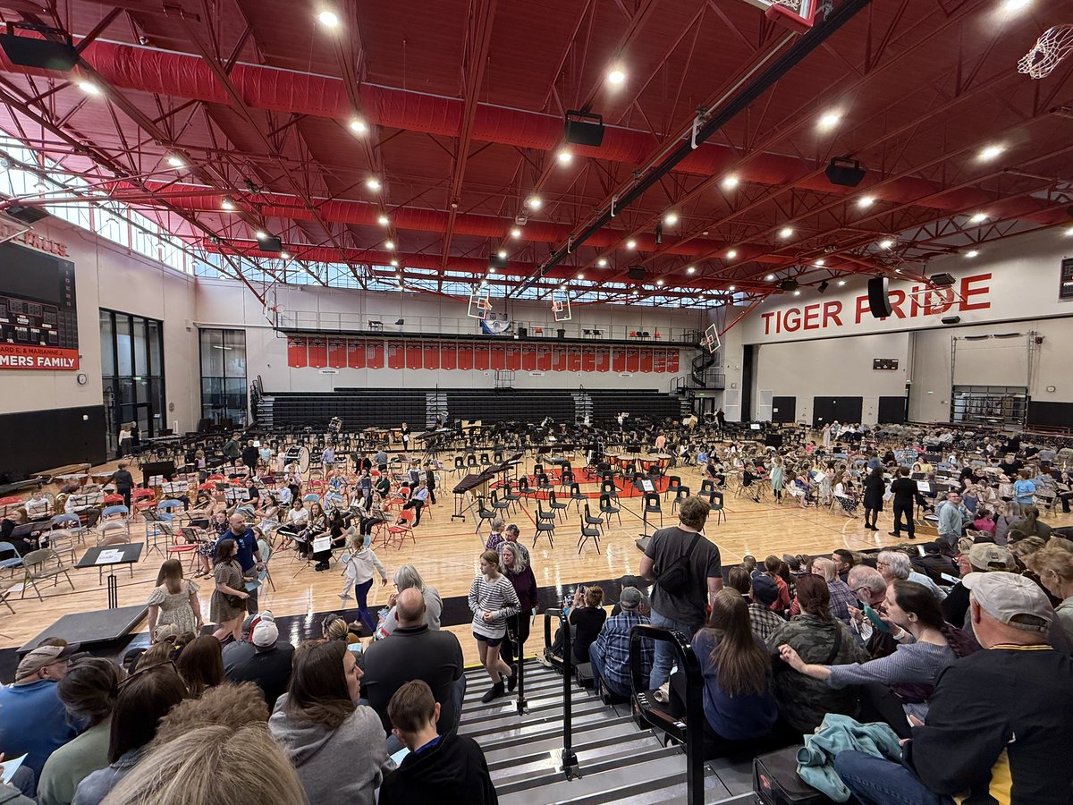 First concert of ALL-CITY <a href="/CFHSBand/">CFHS Band</a> starts at 6pm! #tigerpride