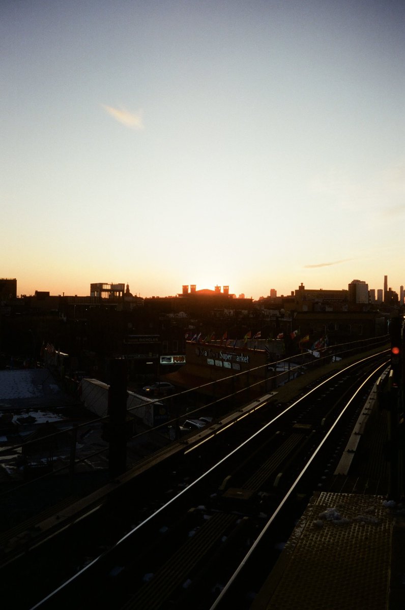 emiliussj15's tweet photo. El amanecer es ınevıtable

#film #photography #400D #35mm https://t.co/kI9aTifkFN