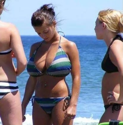 NoChillAtAll's tweet photo. That moment she finally realized why she always gets free drinks at the bar https://t.co/Gq2FniSM69