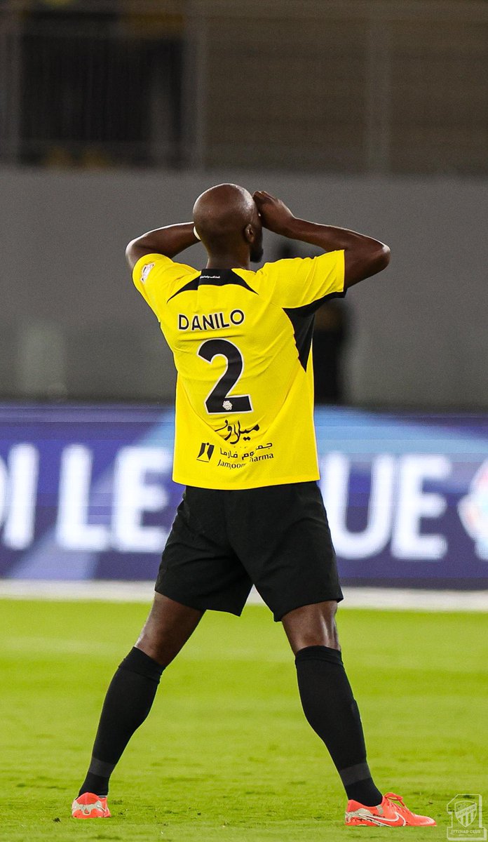 صفقة الكل كان ضدها  وفي الأساس لاعب محور 

دانيلوا بيريرا 
قلب دفاع صلب  مهاجم هداف روح المجموعة 

 أسطورة حيّة قادر يلعب بكل مكان ومركز ،، الاتحاد  يملك افضل قلب مدافع وأحد افضل المدافعين بالموسم  اذا ماكان افضلهم ..

 بيريرا الأفضل في الاتحاد بالفترة الحاليه 💛