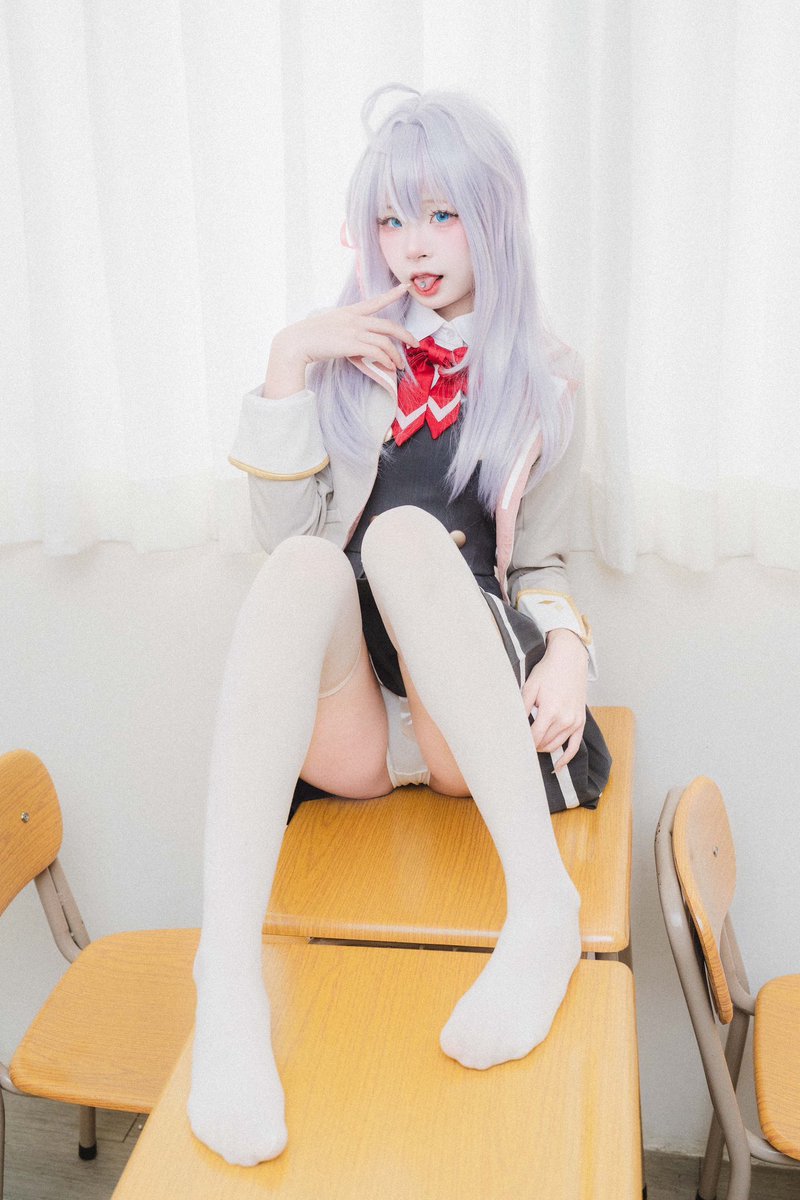 你理理我嘛～ #艾莉同學