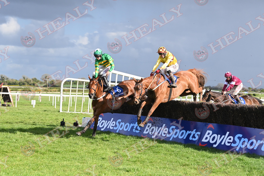 patcashhealy's tweet photo. Fairyhouse 21-April-2025  @Fairyhouse
What a recovery by Charlie O'Dwyer to stay aboard Battle It Out and win for owner JP McManus and trainer and Dad @codwyerracing and groom John Jacob.
(c)https://t.co/voWGTccgic https://t.co/XnzbXUvHKx