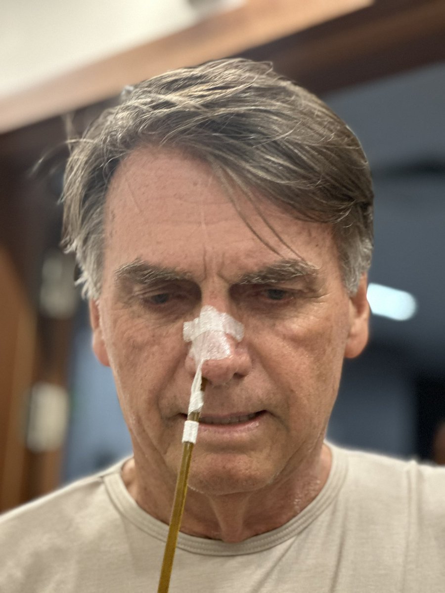 Eu evito falar da saúde do Capitão, mas é importante dizer: tem gente chiando de “exposição” e acusando Bolsonaro de se aproveitar da situação. Esquecem que ele é líder de milhões e sua saúde importa pra todas as pessoas de bem.

Mostrar isso escancara a quadrilha contra quem