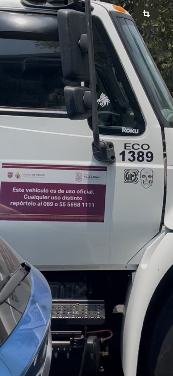 Carmenbaque's tweet photo. @TlalpanAl @LaSEMOVI @VigimoviCDMX @SEDEMA_CDMX esta unidad de recolección de basura venía en sentido contrario y agredió a mi esposo escupiéndole en la cara! https://t.co/235uqP37BI