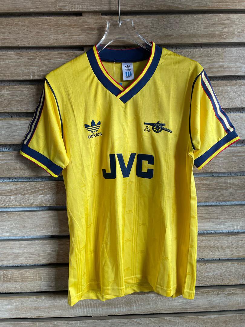 aliy3005's tweet photo. *AWOOF BREKETE!!!! 🔥🔥🔥*

Pay attention!!

Popular Retro kits now on promo but only size Small (S).

Only SMALL SIZE OH!

Price: 8,000

If you want other sizes, you'll pay normal price not promo price.

This is your chance to rake extra money this period.

Promo ends soon https://t.co/KkxRHG4T2q