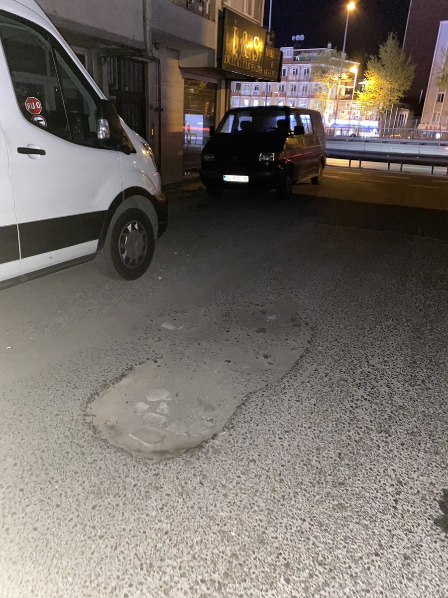 Ersin Ersöz (@ersinersz) on Twitter photo Avcılar belediyesi !!!!
Her yer çukur ne biçim bi semt oldu burası ya gümüşpala demirören sokak yanyoldan girerken aylardır bu çukur böyle mafettiniz araçları ya ! <a href="/avcilarbel/">Avcılar Belediyesi</a> <a href="/IBBcozummerkezi/">İBB Çözüm Merkezi</a> içini doldurup doldurup gidiyorsunuz !! Avcılar belediyesi !!!!
Her yer çukur ne biçim bi semt oldu burası ya gümüşpala demirören sokak yanyoldan girerken aylardır bu çukur böyle mafettiniz araçları ya ! <a href="/avcilarbel/">Avcılar Belediyesi</a> <a href="/IBBcozummerkezi/">İBB Çözüm Merkezi</a> içini doldurup doldurup gidiyorsunuz !!