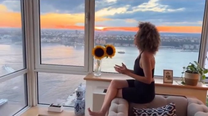 جنده خانم ما داریم اینجا پاره میشیم..
تو به فکر خوشی خودتی!
#مسیح_علینژاد