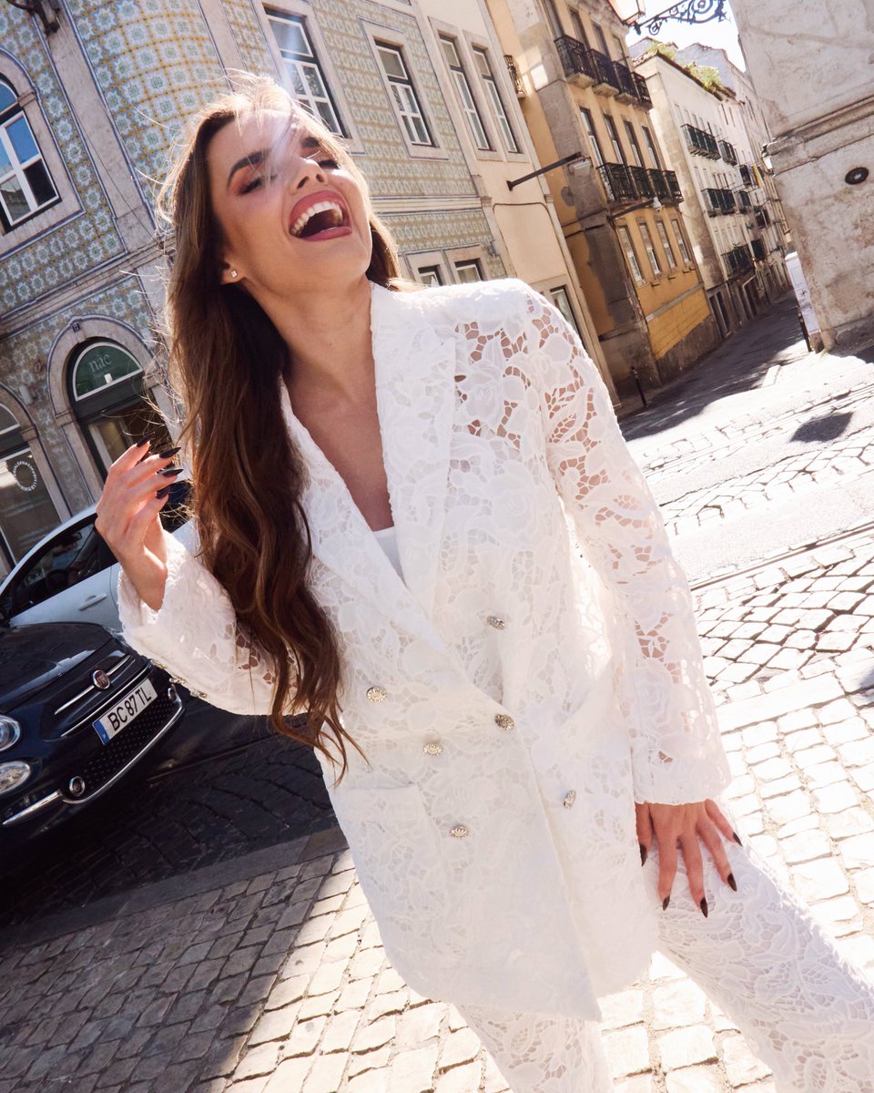 🌺✨Una diva no pisa a nadie para brillar✨🌺

📸 <a href="/soyyomelody/">Melody Oficial</a> en Lisboa para la nueva portada de <a href="/Shangaycom/">Shangay</a> 

Entrevista de <a href="/agusgcascales/">Agustín G. Cascales 🌈</a> y todas las fotos YA DISPONIBLES