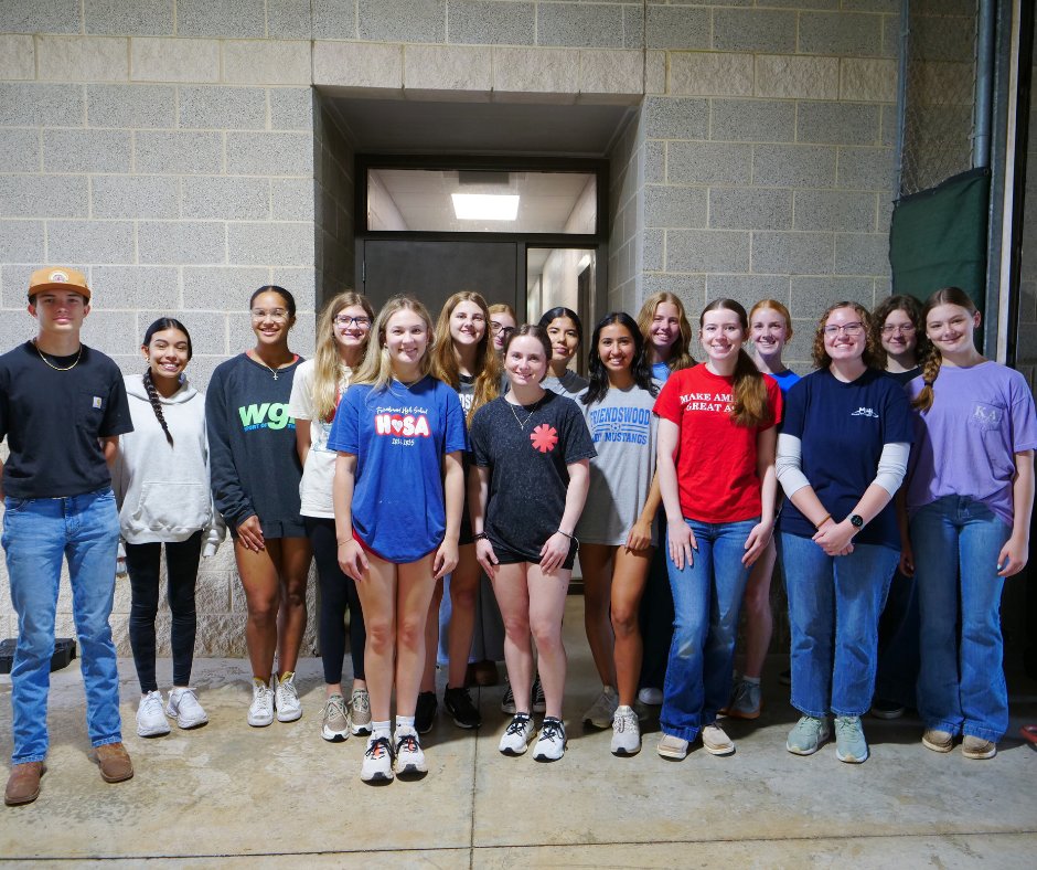 friendswoodisd's tweet photo. Our FISD Day of Service was full of Mustang heart! ππΎ
FHS Girls Soccer helped at the animal shelter, FISDCares hosted service stations at FJH, FHS Art Club painted rain barrels for campuses, and more!
Proud of our students & staff! πͺ #FISDService #MustangsGiveBack https://t.co/R3Y5t3KWE8