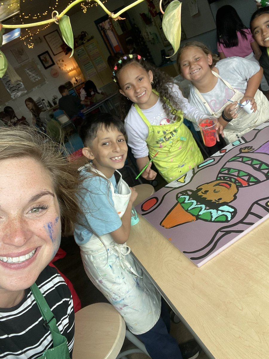 GraceLearning's tweet image. 🎨Culture inspired murals! ✅ 🐥Ducklings! ✅  😃Super fun day! ✅ @NatcherElem