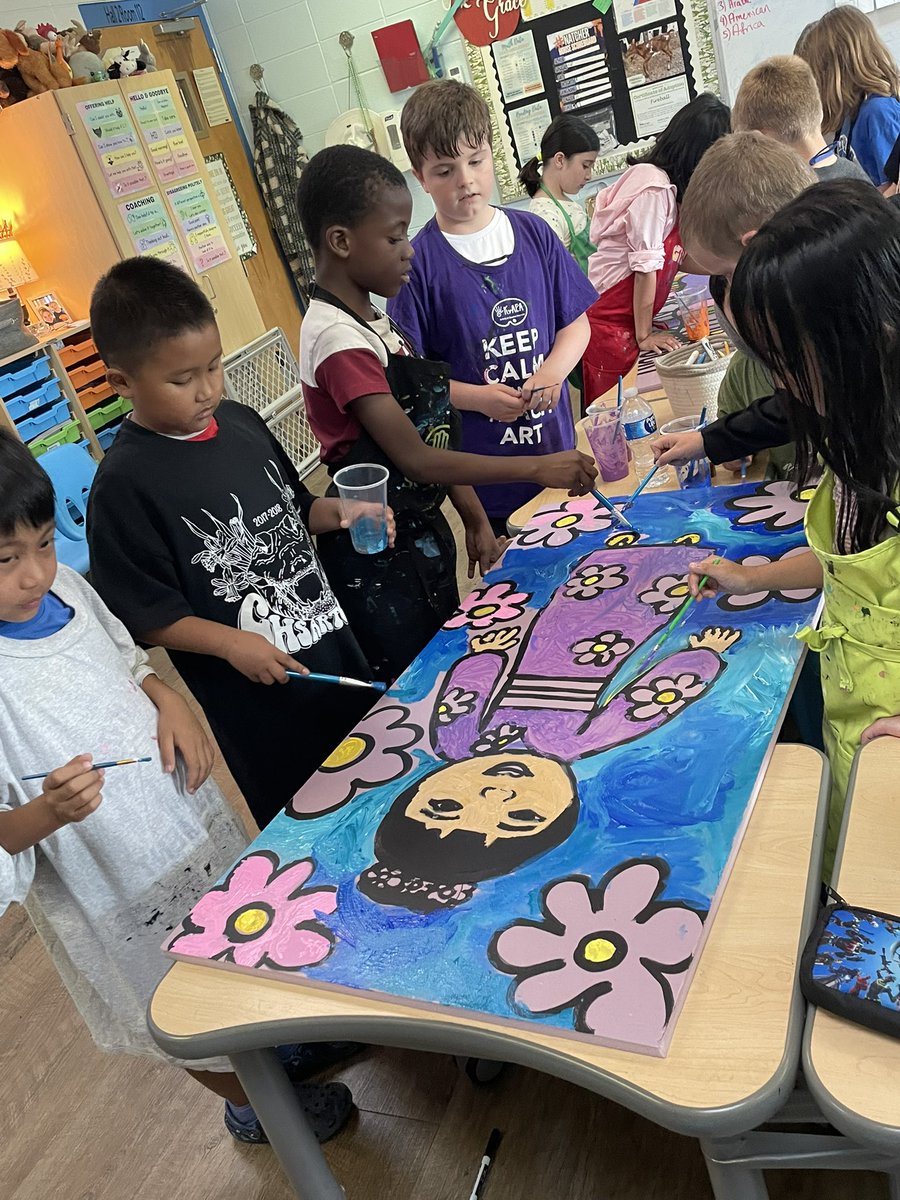 GraceLearning's tweet image. 🎨Culture inspired murals! ✅ 🐥Ducklings! ✅  😃Super fun day! ✅ @NatcherElem