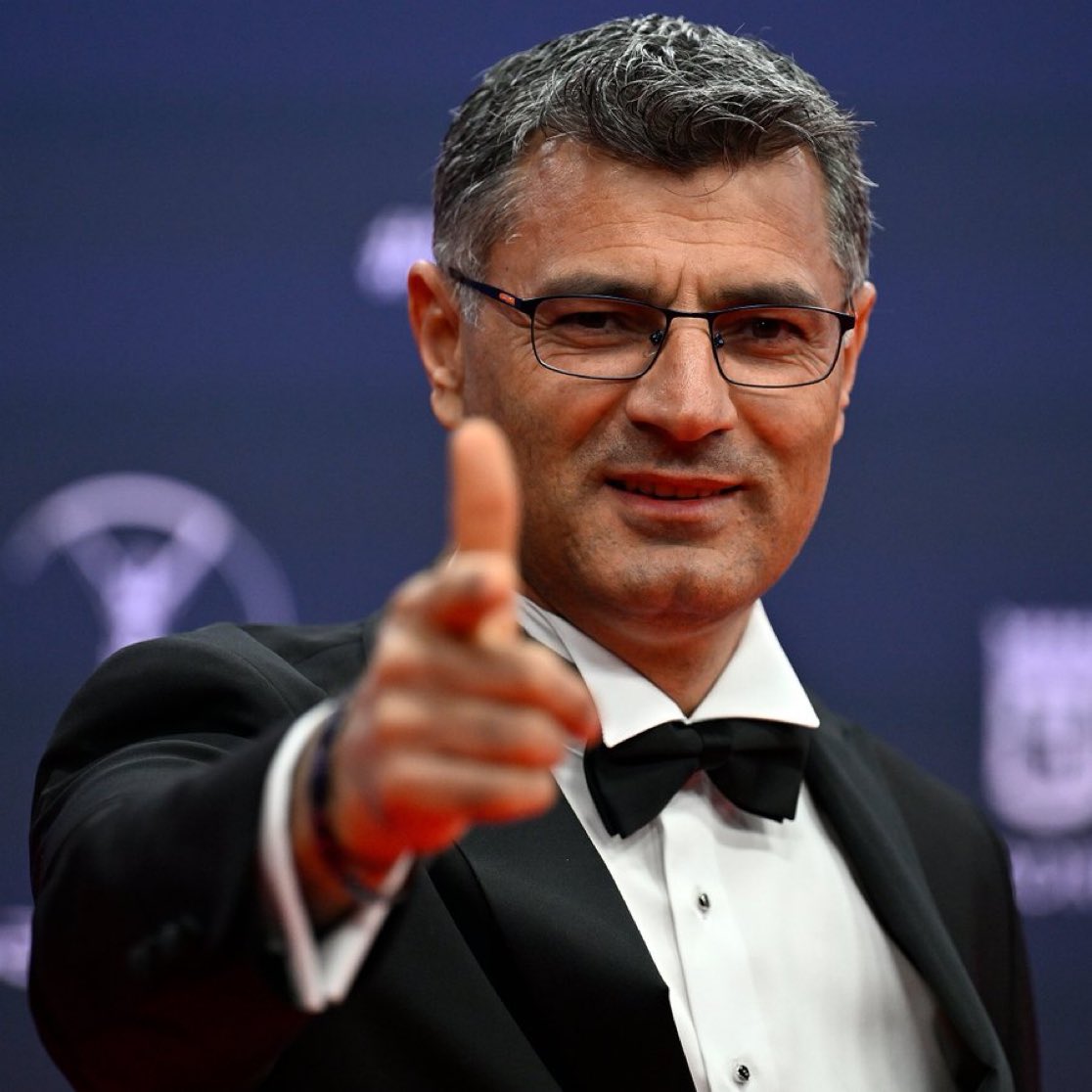 Yusuf Dikeç, Laureus Dünya Spor Ödülleri Töreni'nde ikonik pozunu verdi.