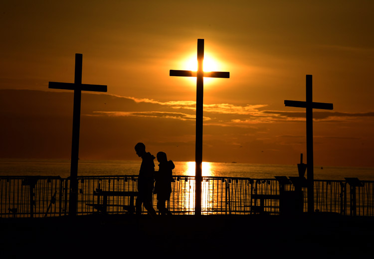 Easter sunset at Crosby beach <a href="/LivEchonews/">Liverpool Echo</a>