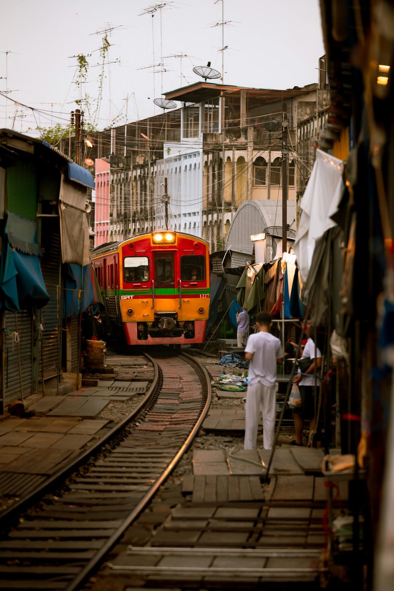 EscapeTheGatee's tweet photo. 🚆 Bangkok Trains: Your Cheat Code to Beat Traffic!

BTS Skytrain = 🚀
MRT Subway = ❄️ (AC bliss)
Overnight trains = 🛌✨ (Hello, Chiang Mai!)
Pro tip: Get a Rabbit Card to skip queues!
Drop your fave Bangkok train hack below! ⬇️ #Bangkok #ThailandTravel https://t.co/IFuh17KhQI