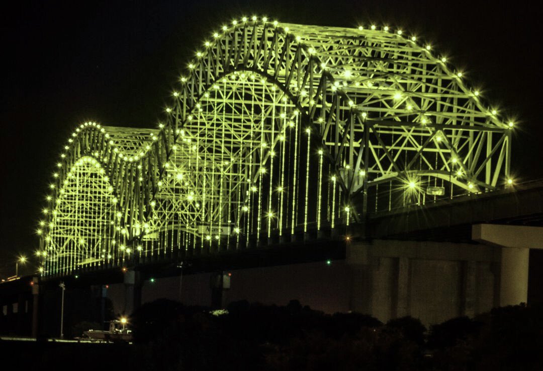 MightyLightsMem's tweet image. 💚 The #MightyLights will shine green tonight in celebration of @DWAMASSETMGMT's 10th Anniversary!