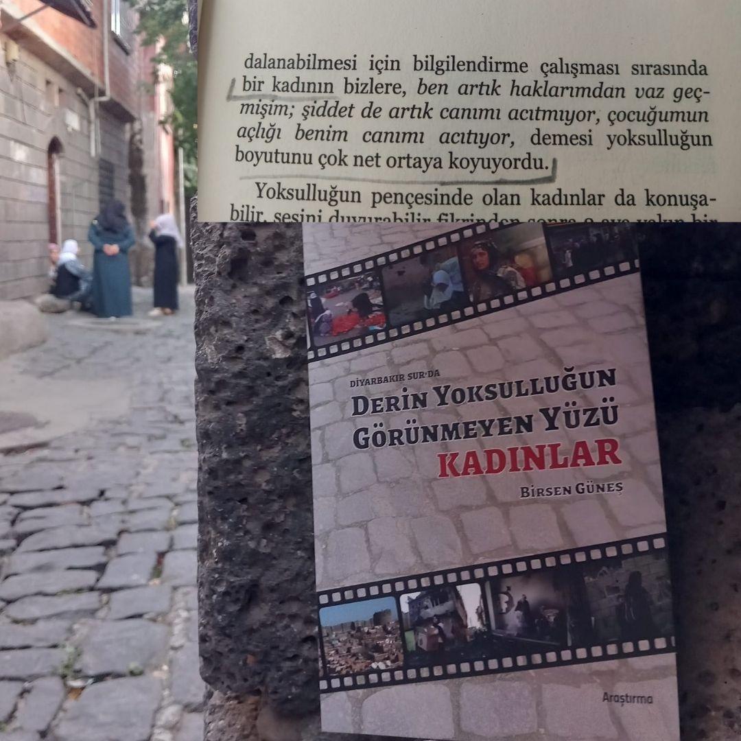 Sur’da bir kadın, “Ben artık haklarımdan vazgeçmişim; şiddet de canımı acıtmıyor. Ama çocuğumun açlığı canımı acıtıyor,” dedi. O an anladım ki derin yoksulluk sadece açlık değil, insanın yaşam hissinin yavaşça yok oluşuydu.
#DerinYoksulluk
#ÇocukYoksulluğu
#Amed #Sur