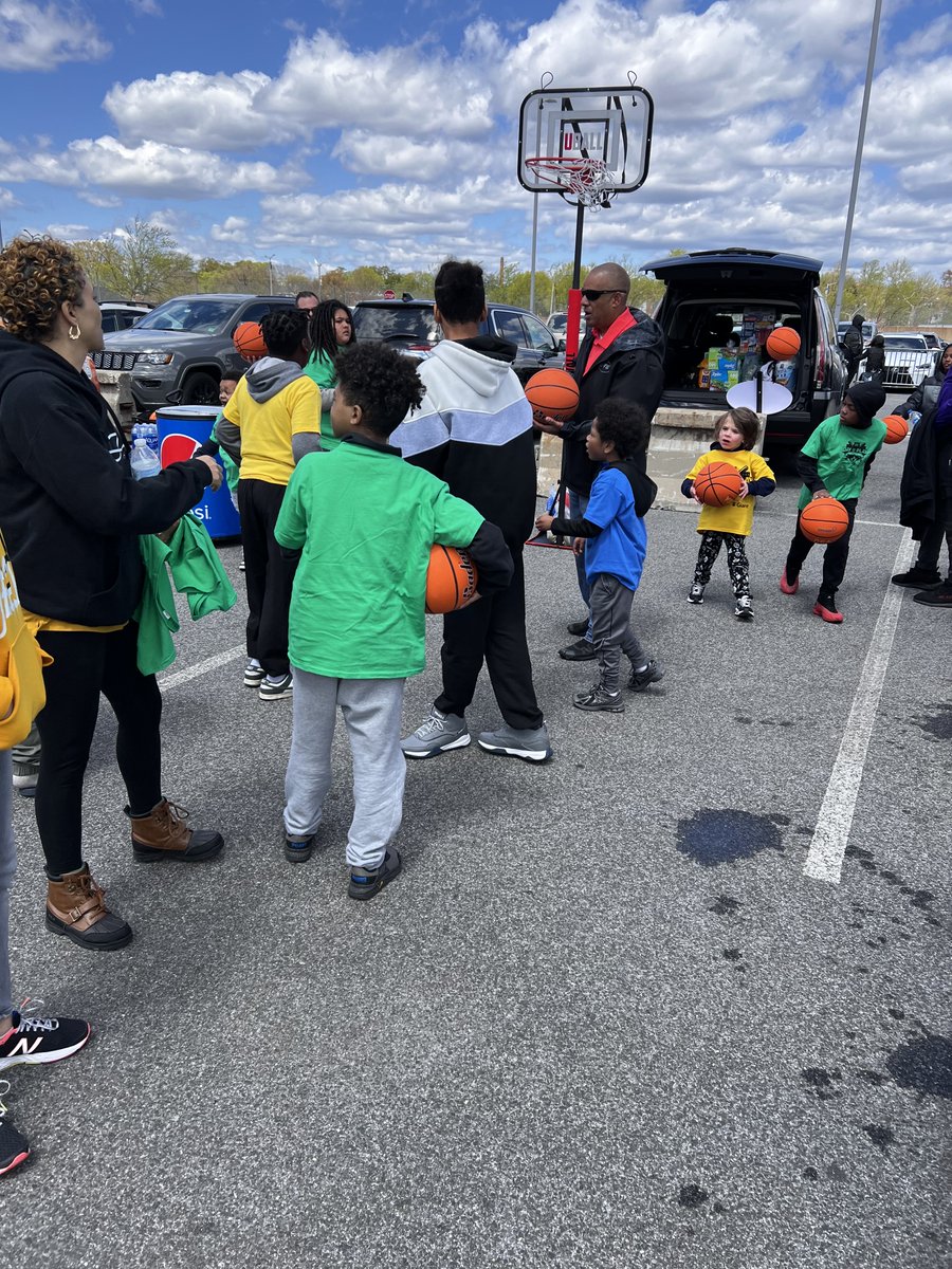 DEAWashingtonDC's tweet photo. This past Wednesday, April 16, we had an incredible ‘Day of Play’ at RFK! The Washington Division brought the community together with games, music, and fun activities, seamlessly weaving in crucial drug awareness messages and encouraging healthy choices. #OpEngDMV https://t.co/GkThqse8kE