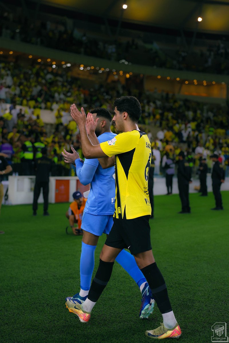 ittihad's tweet photo. 📸| احتفالية النمور بالانتصار والصدارة ☝️
#الاتحاد_الاتفاق https://t.co/GohUhzzxY5
