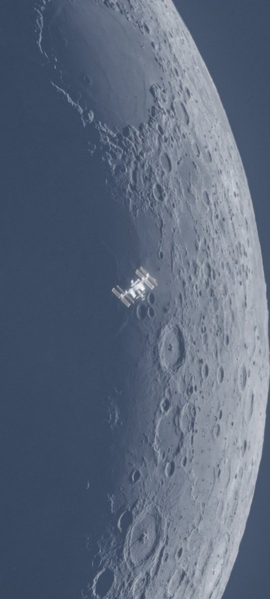 Sorry I’ve been less responsive lately, been trying to digital detox a bit! 

Will be back at it soon enough, but in the meantime here’s a mobile wallpaper of the moon and the ISS for you!