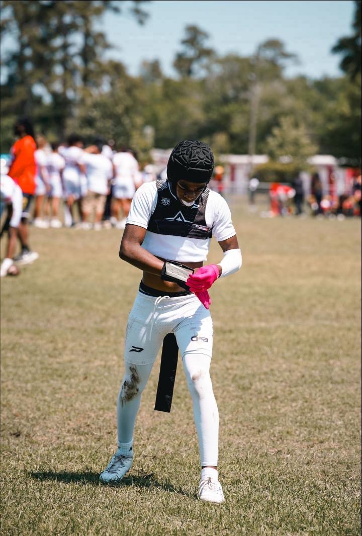 eworks12343821's tweet photo. @cb_doge Charles shinette, he’s a play maker in fast run a 12.21 in the 100, 5'5 117lb good route runner and ball control, outside wr, WR/CB, Class of 2030 https://t.co/Ud3f53sFhl