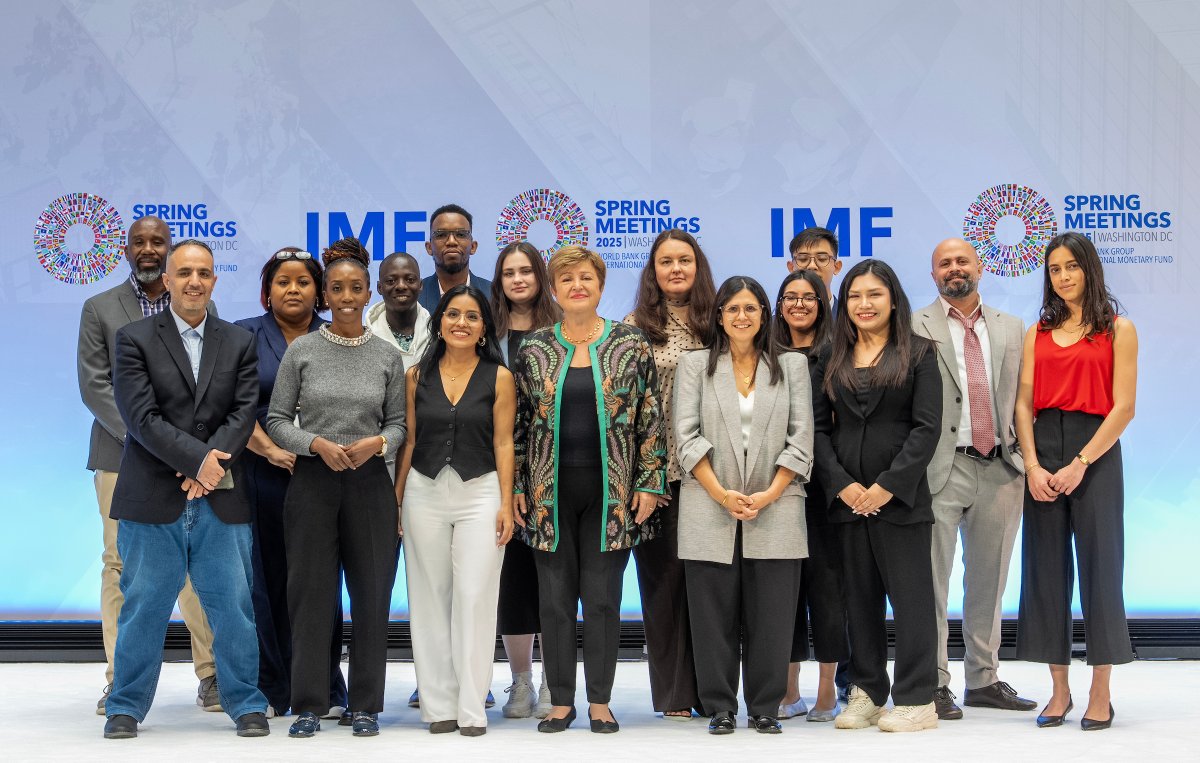 Delighted to welcome this year’s cohort of IMF Journalism Fellows joining us for our #IMFMeetings! Looking forward to their insights and fresh perspectives throughout the week.