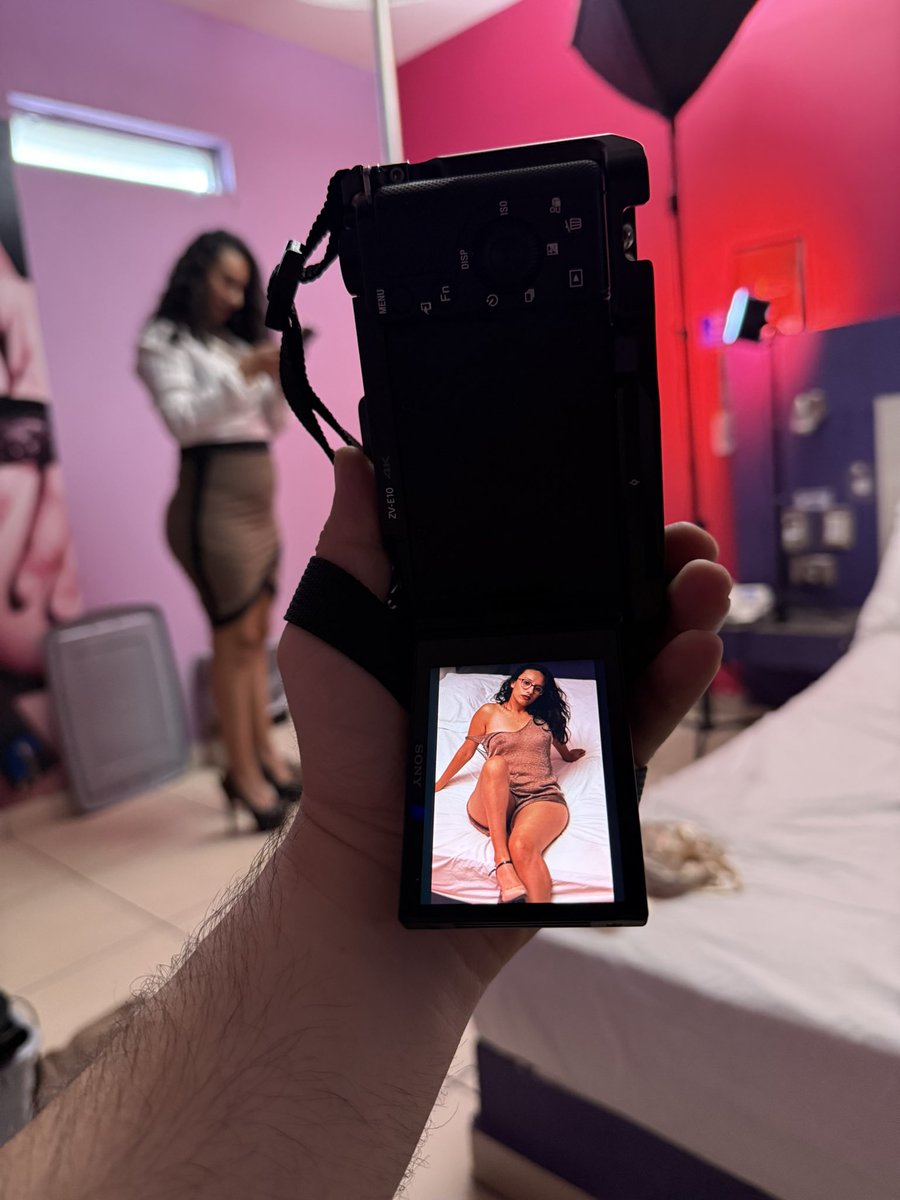 No es por antojar pero está sesión de fotos 📷 está quedando “Deliciosa” 😈🤤
#couplegoals #onlyfans #parejaswinger #swingersméxico