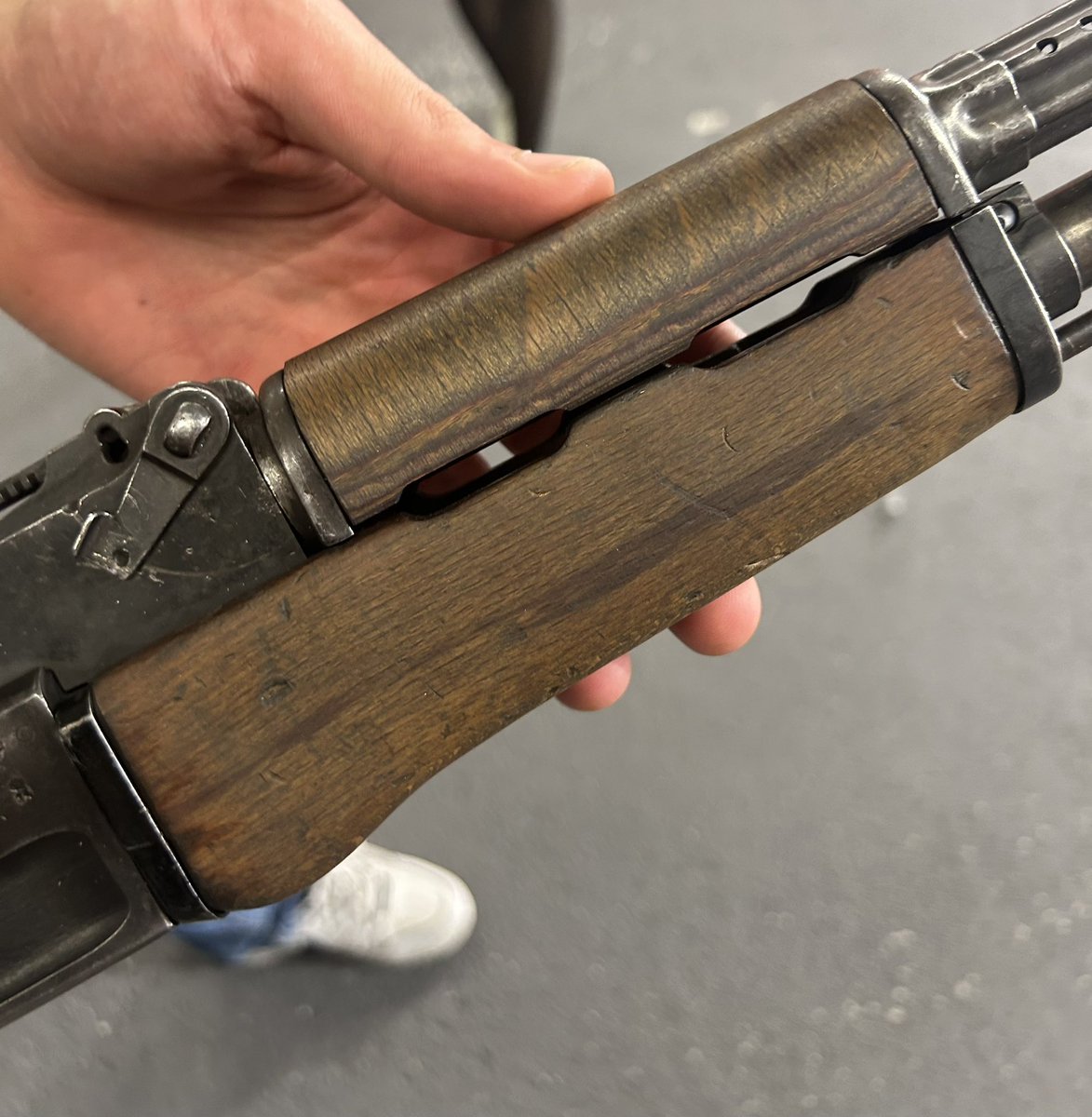 Today i shoot an ak, the hood is broken like cs2 model