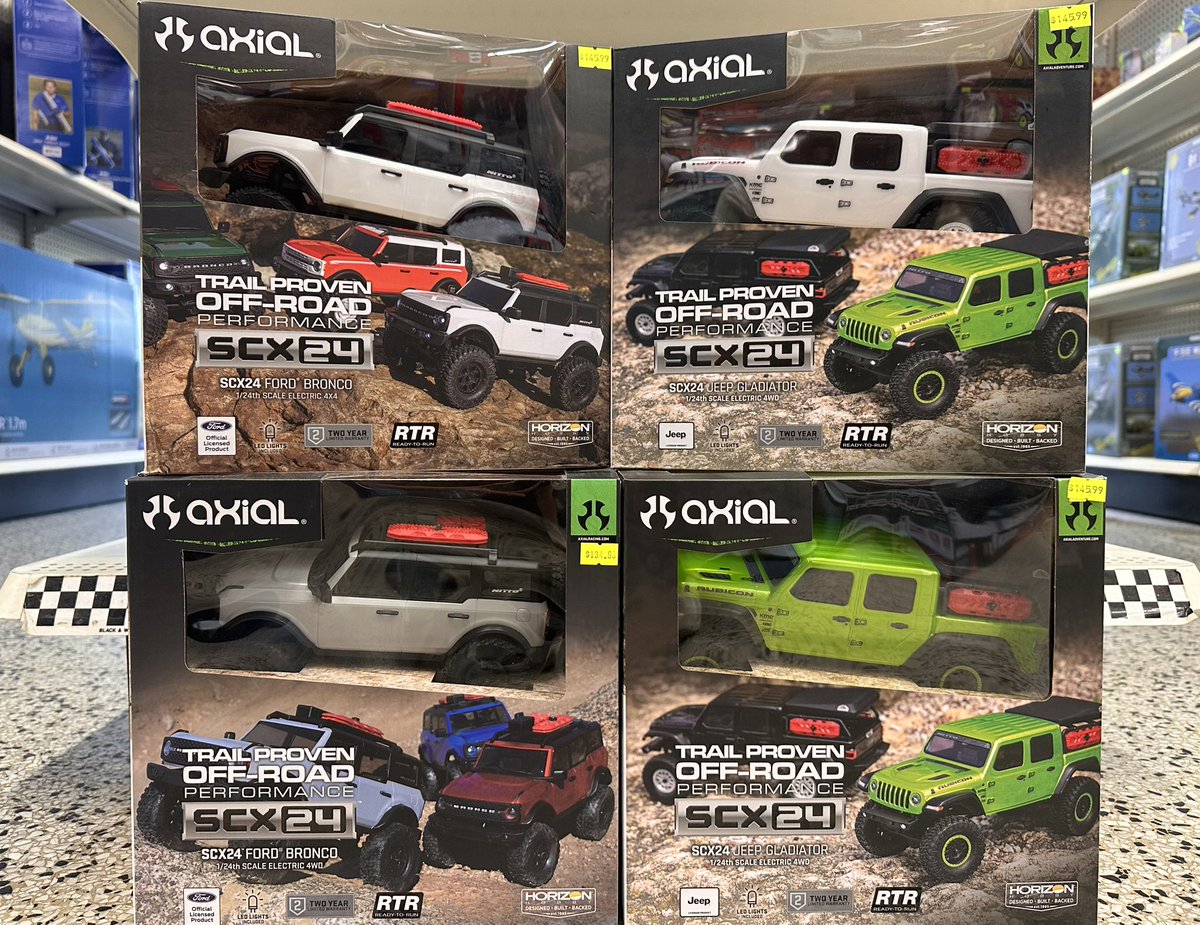 Mini Monday! SCX24 crawlers are the perfect rig for both indoor and outdoor micro crawling. 🏔️