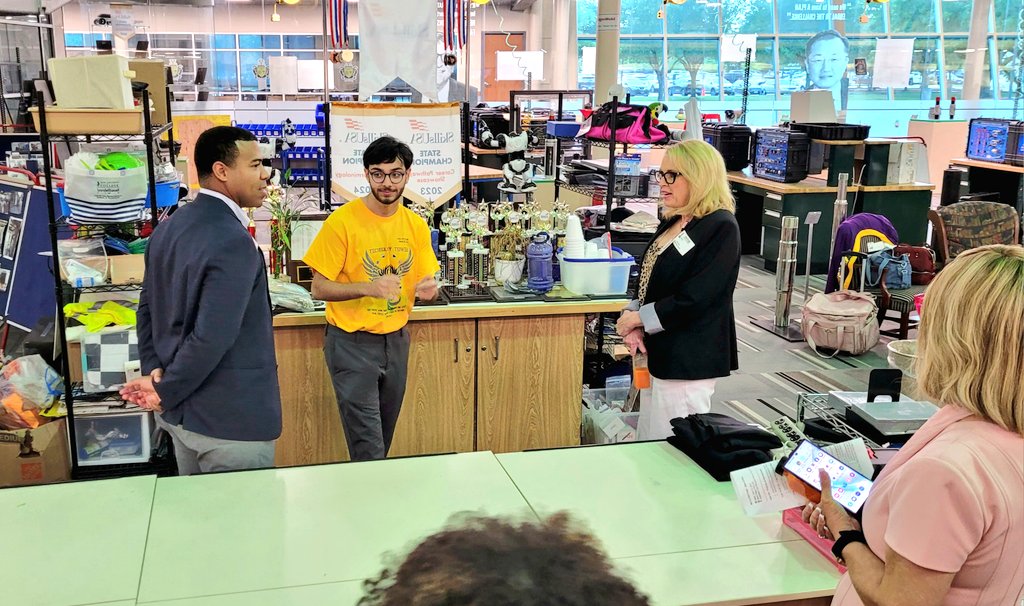 Carl Wunsche Sr. High School (@cwhs_springisd) on Twitter photo Partnerships are a significant factor in how CWHS thrives. The <a href="/HCAhealthcare/">HCA Healthcare</a> <a href="/HCAHouston/">HCA Houston Healthcare</a> collaboration will bring a wealth of resources, support, & a shared purpose! Our students are invested in the work & it shows. Kudos all around & shout out to <a href="/DrBDugas/">Dr. Bianca Dugas</a> for organizing!! 👏👏 Partnerships are a significant factor in how CWHS thrives. The <a href="/HCAhealthcare/">HCA Healthcare</a> <a href="/HCAHouston/">HCA Houston Healthcare</a> collaboration will bring a wealth of resources, support, & a shared purpose! Our students are invested in the work & it shows. Kudos all around & shout out to <a href="/DrBDugas/">Dr. Bianca Dugas</a> for organizing!! 👏👏