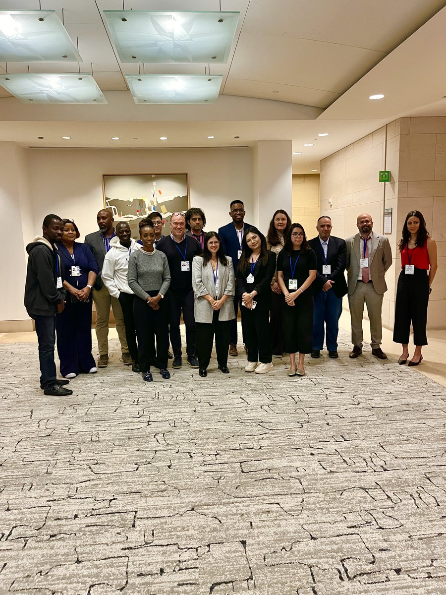 DMediaguy's tweet photo. It was a pleasure presenting to journalists from around the world at the #IMF during the IMF/WB Spring Meeting today. I covered the new power vs. old power journalistic landscape, headwinds facing the industry, and challenges and opportunities.  #worldbank #media https://t.co/Emp3XURLi8