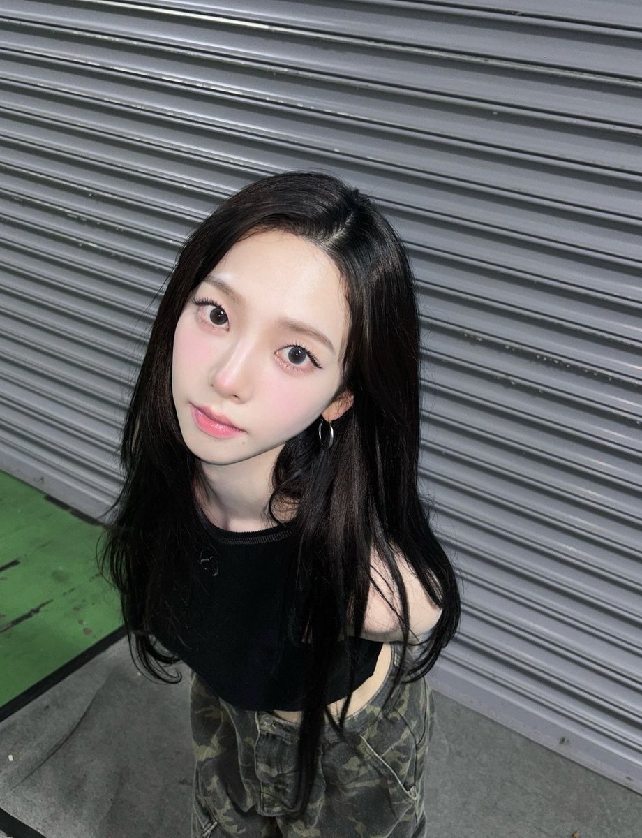 hourly karina tweet media