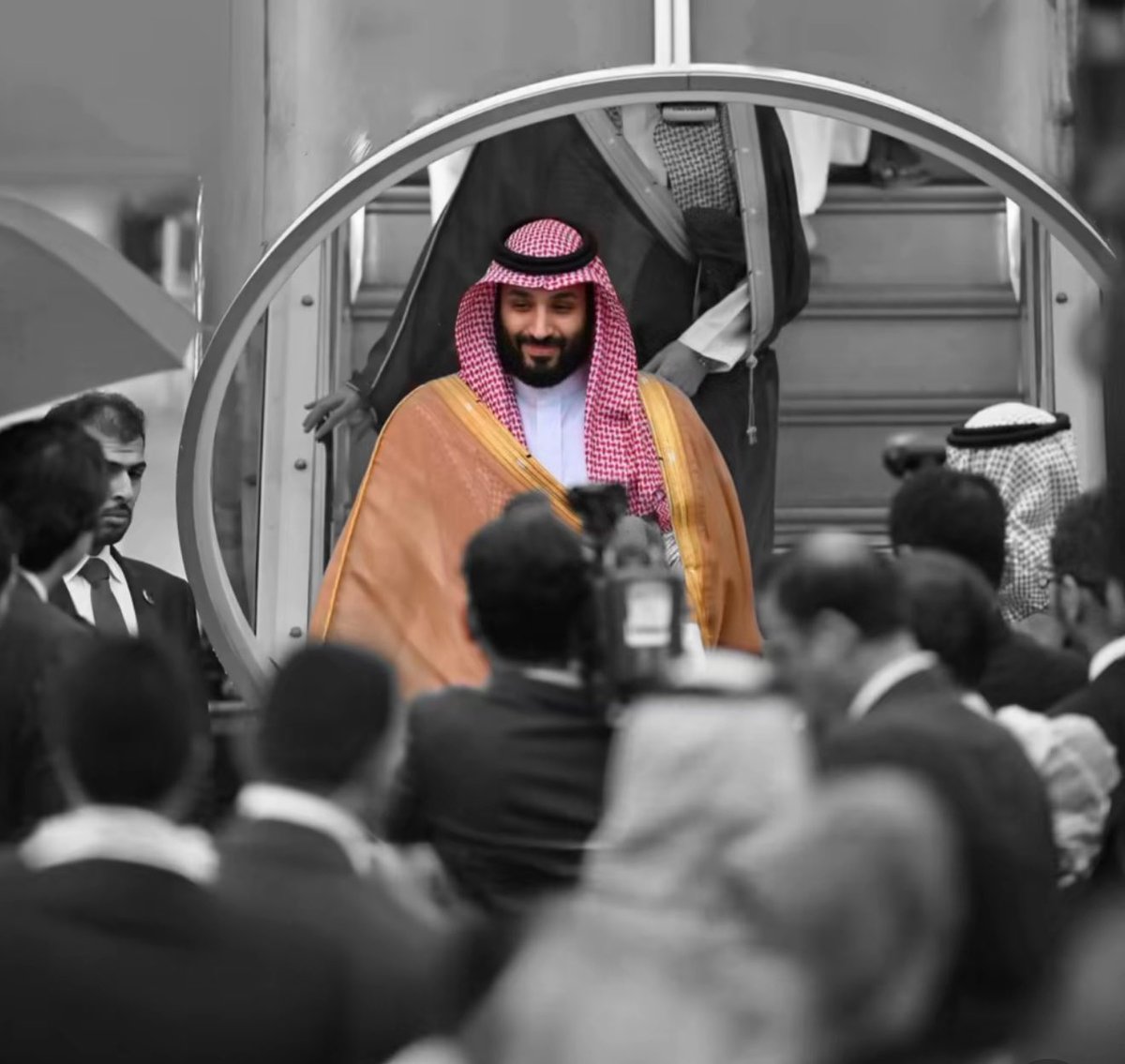 تنقص الدنيا وأبو سلمان من زودٍ في زود 🤍