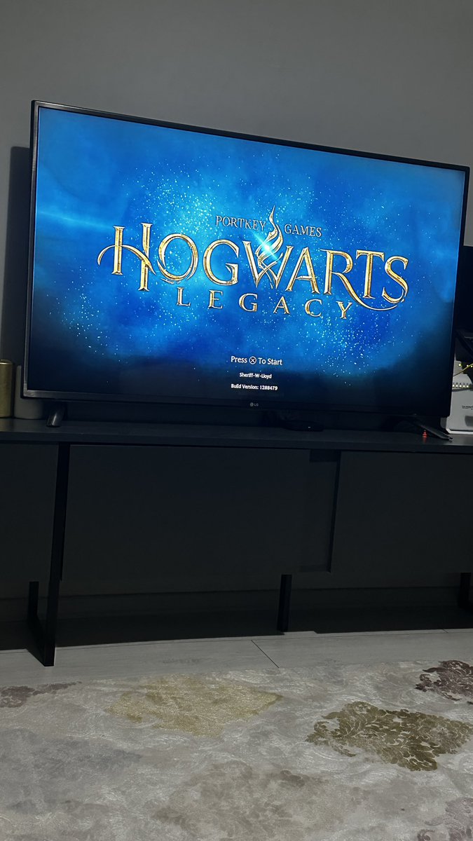neccxa's tweet photo. Playstation store de ücretsiz olan Hogwarts Legacy deneyimliyorum https://t.co/wIuif0erCs