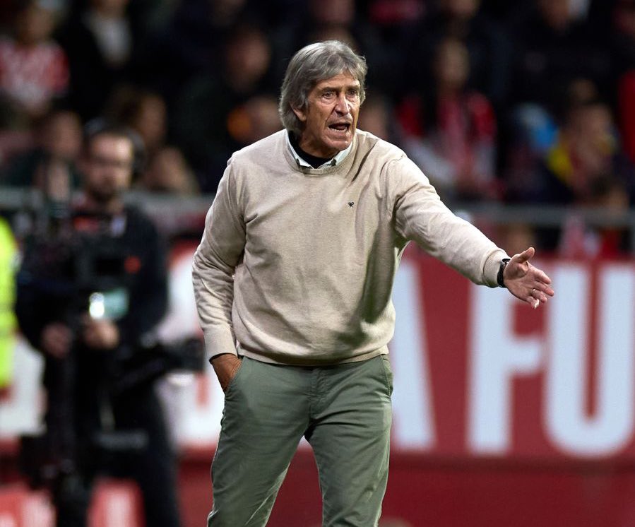 manu_colchon's tweet photo. El entrenador con más victorias en la historia del #RealBetis. Nadie ha ganado más que él. Nadie ha dotado de mayor competitividad a los verdiblancos en toda su existencia.

Manuel Pellegrini Ripamonti. El ‘Ingeniero’. https://t.co/6R9KpEKhDL