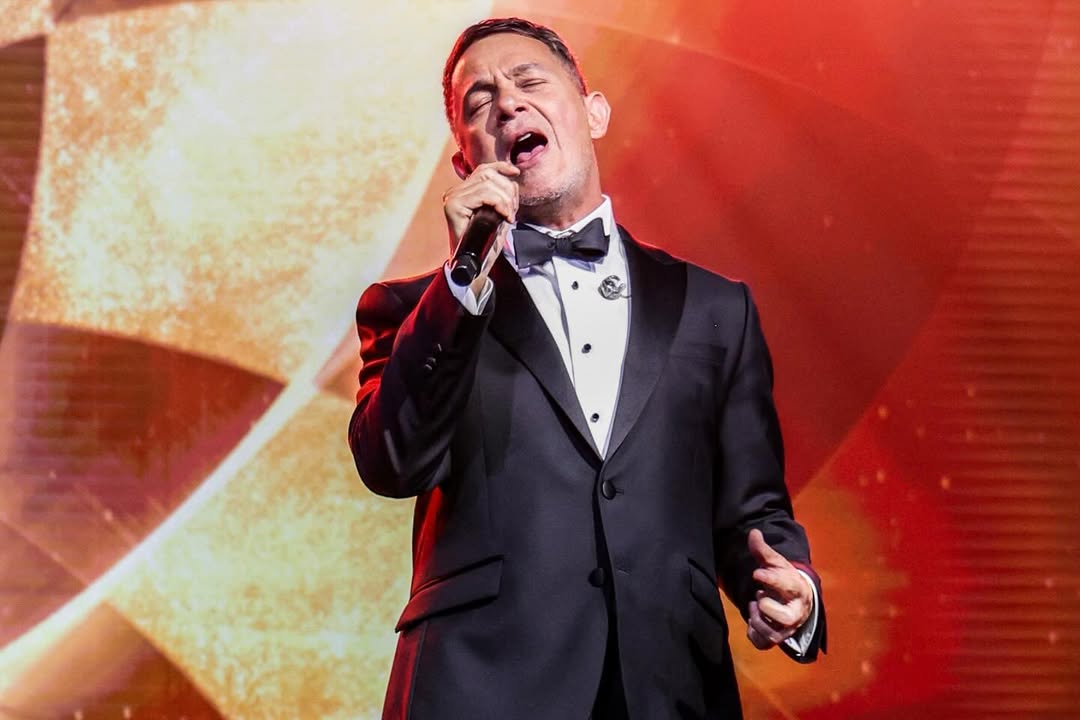 AquenomeSueñas (@aquenomesuenas) on Twitter photo #Repost noviembre/24 @latingrammys
——
🎤🎵 Un Pobre Loco 🎵 interpretada por @alejandrosanz y <a href="/sandovalarturo1/">Dr. Arturo Sandoval</a> en la trompeta 🎺 <a href="/carlosvives/">Carlos Vives</a>, Persona del Año 2024. #LatinGRAMMY #25AñosdeExcelencia 👏 #Repost noviembre/24 @latingrammys
——
🎤🎵 Un Pobre Loco 🎵 interpretada por @alejandrosanz y <a href="/sandovalarturo1/">Dr. Arturo Sandoval</a> en la trompeta 🎺 <a href="/carlosvives/">Carlos Vives</a>, Persona del Año 2024. #LatinGRAMMY #25AñosdeExcelencia 👏