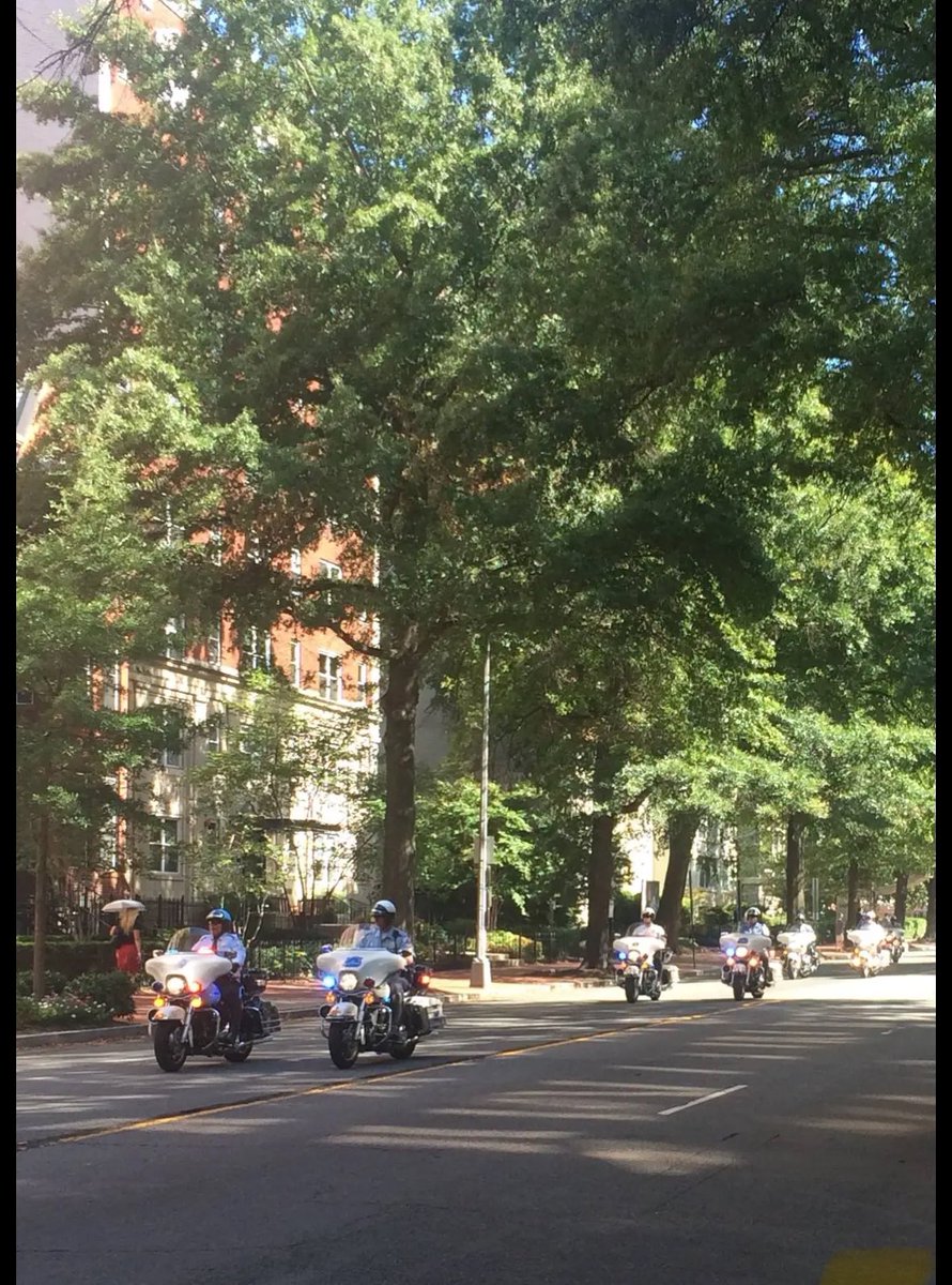 csolmirano's tweet image. Almost 10 years ago, Pope Francis passed by my building in DC. As a proud Argentinian, I could not help but wave at him (I probably also yelled). It was a brief but deeply moving moment—watching him pass by, representing both the Church and our shared homeland. RIP #PopeFrancis