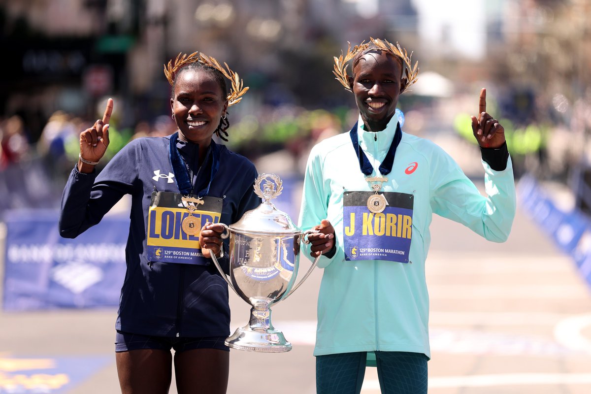 Loving these photos of Sharon Lokedi winning the Boston Marathon 

The former Jayhawk beat the course record by two and a half minutes! She finishes in an unofficial 2:17:22 🏆