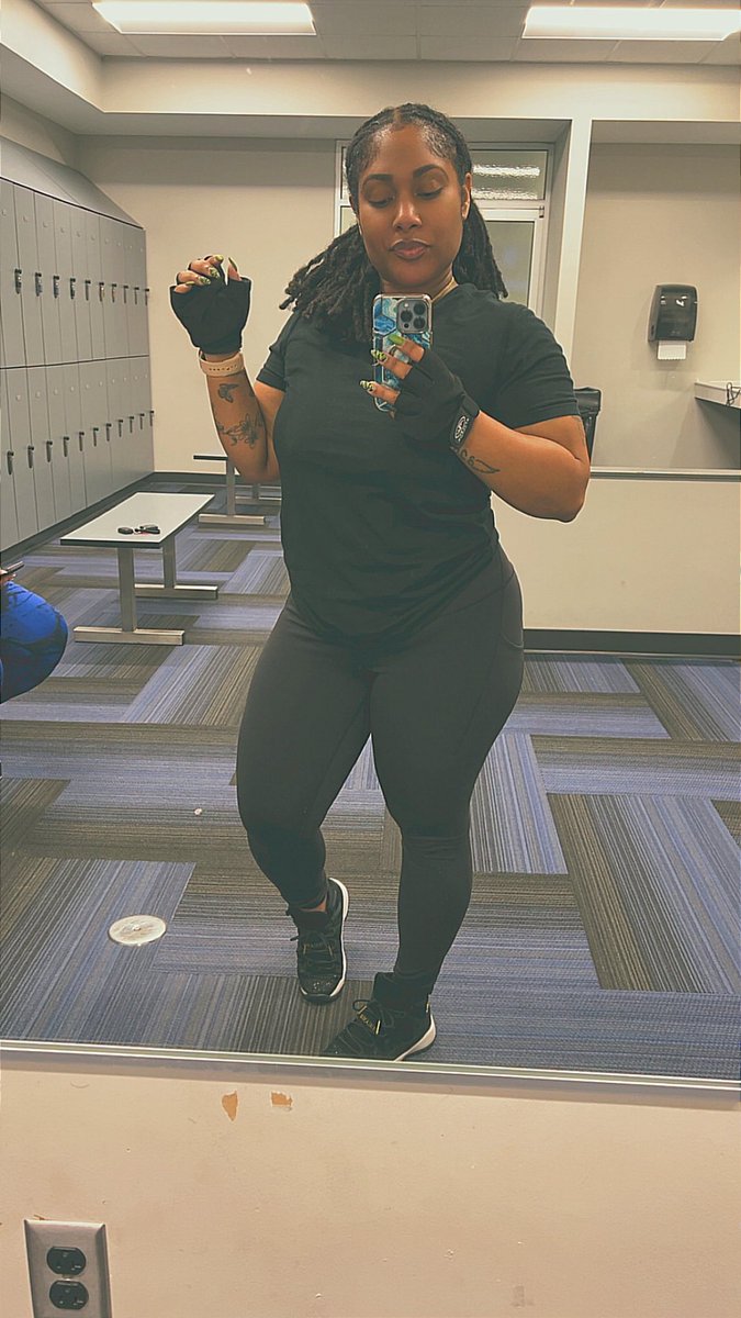 Just_JeNiNE_'s tweet image. I haven’t posted gym pics in a minute BUT I’m very much still active 💪🏾💪🏾💪🏾

Health is Wealth … I want All my people rich AF!! 

No Days Off …🙅🏾‍♀️ #EasterWorkout🐣