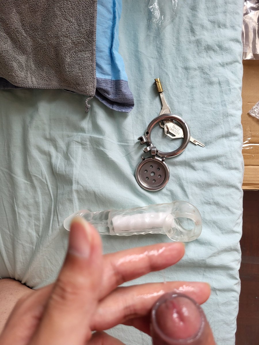 似乎，解锁了不得了的技能，好像撸幻肢射出来一点？
Seems I can jerk this fake one to cum whlie caged, just a little？