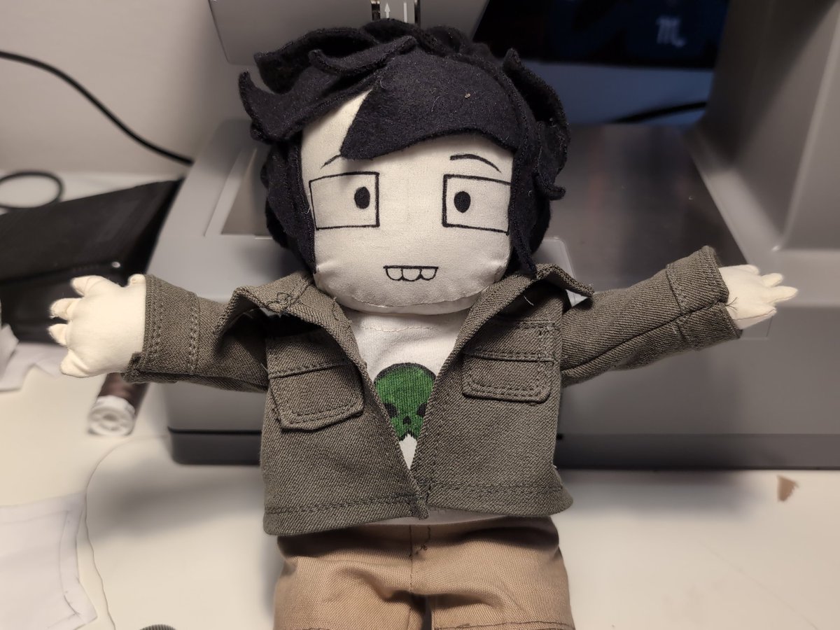 gloviiz's tweet image. Im a proud owner of a one of a kind jake english doll.
#homestuck