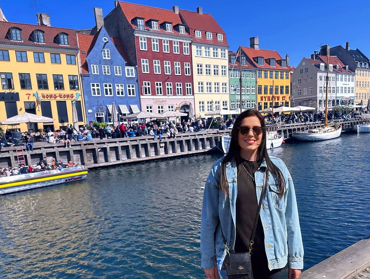 Miss M. Larsen tweet media