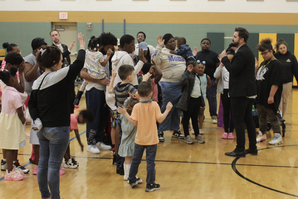 RiverCincinnati's tweet photo. What a great #EasterInTheCity at The River Church Cincinnati 🙌 A powerful worship service, Easter bags given to every child, an epic egg hunt, lunch provided for all, &amp; many first time decisions to accept Christ!

Thank you to all who participated 🙏 
https://t.co/HLUhNI34vr https://t.co/7RsEv0KE0G